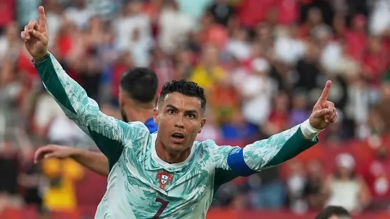 2026年世界杯:葡萄牙2-1克罗地亚 - 克里斯蒂亚诺·罗纳尔多的梦想在VAR争议中得以延续